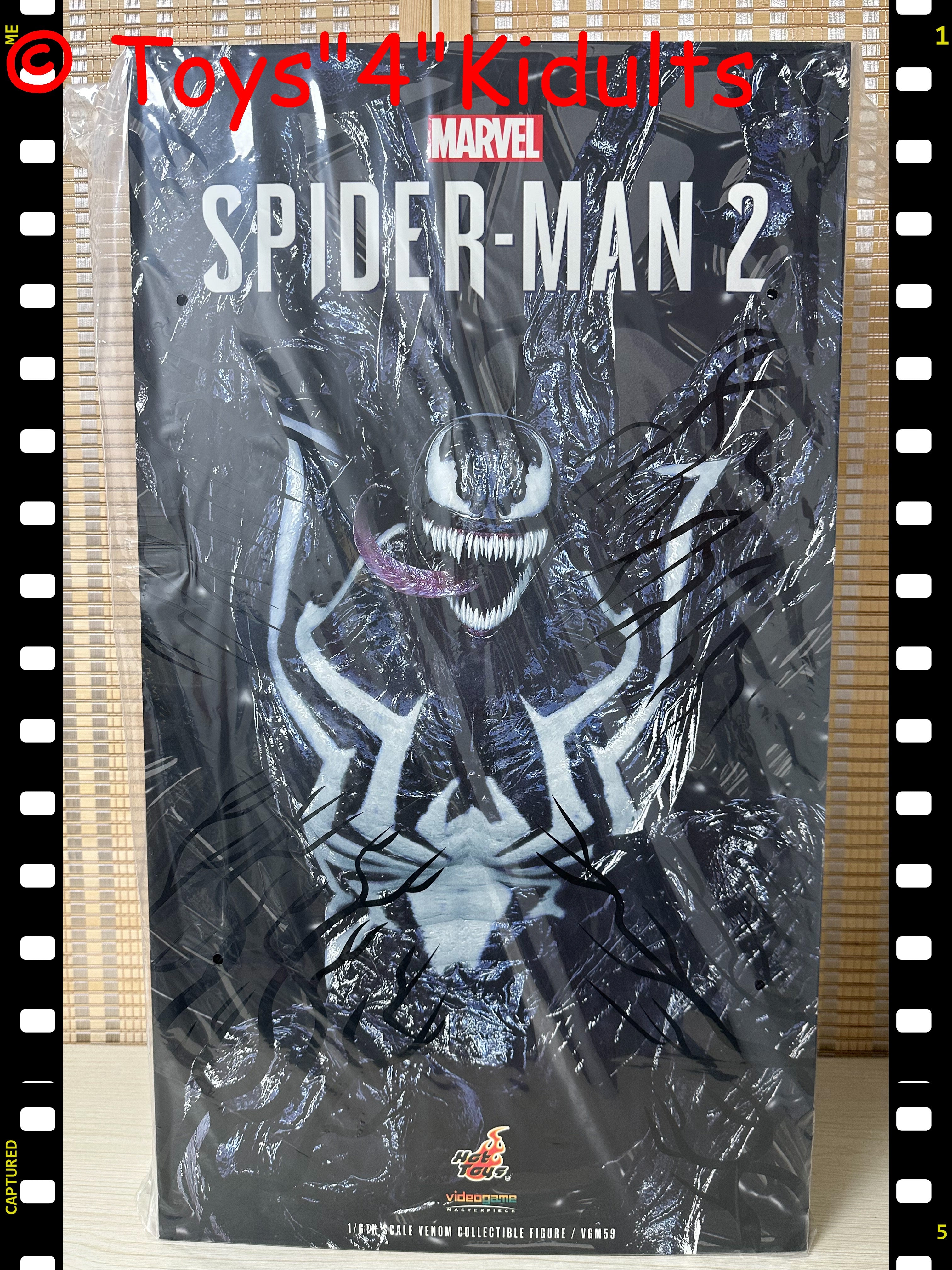 再評価の波がアツい 空山基の作品集「VENOM」が入荷しました