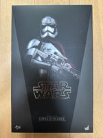 Hottoys Hot Toys 1/6 Scale MMS328 MMS 328 Star Wars Episode VII The Force Awakens - Captain Phasma Action Figure USED