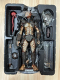 Hottoys Hot Toys 1/6 Scale MMS173 MMS 173 Predator 2 - City Hunter Predator Action Figure USED