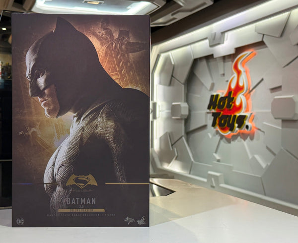 Hottoys Hot Toys 1/6 Scale MMS732 MMS 732 Batman v Superman Dawn of Justice - Batman 2.0 (Deluxe Version) Action Figure NEW